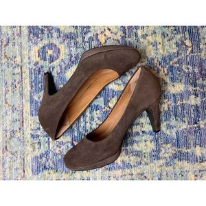 CLARKS | Taupe Suede Heels